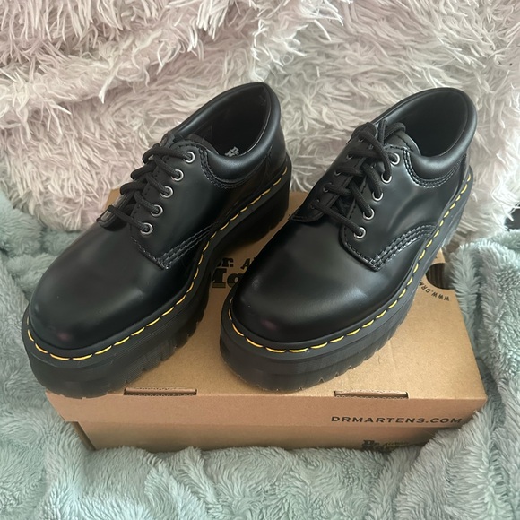 Size 7 Dr. Martin 8053 LEATHER PLATFORM CASUAL Shoes. - Picture 3 of 9